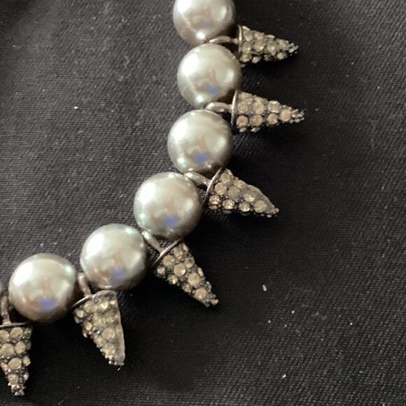 Grey faux pearl necklace with rhinestones. J0101 - Picture 4 of 5